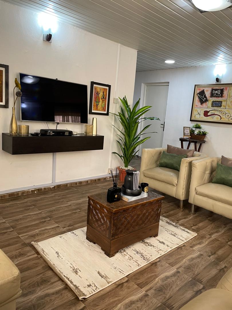 Elegant vintage living room at Wolban Short Lets